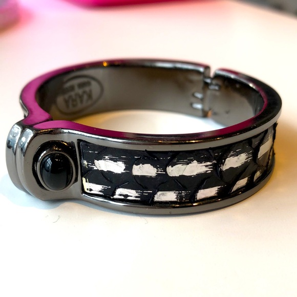 Black and silver slim cuff bracelet - Picture 1 of 7